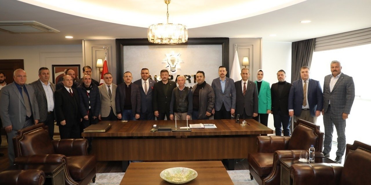 AK Parti İzmir’den oda başkanlarına rozet