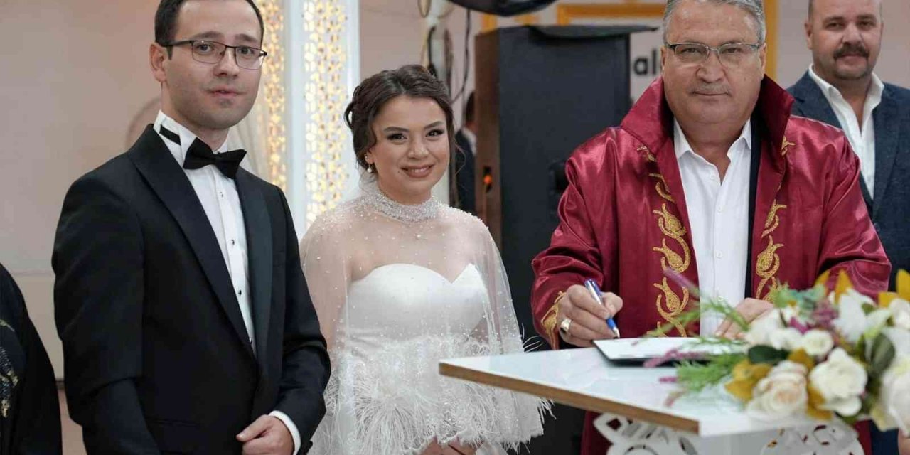 Yunusemre’de bin 618 çift hayatını birleştirdi