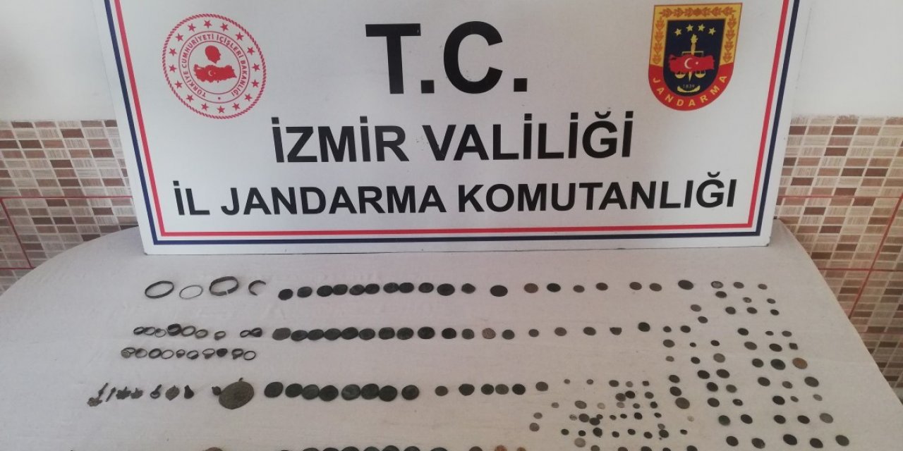 İzmir’de 238 parça tarihi eser ele geçirildi