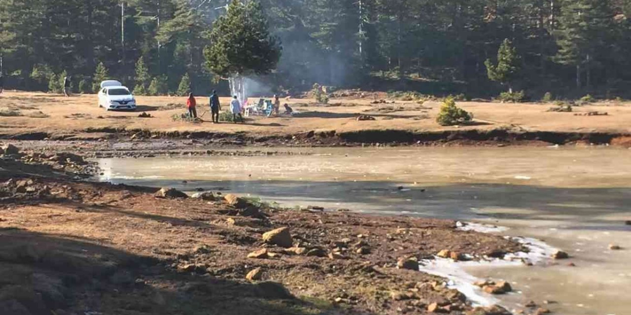 Köyceğiz Gökçeova Gölü, buz tuttu