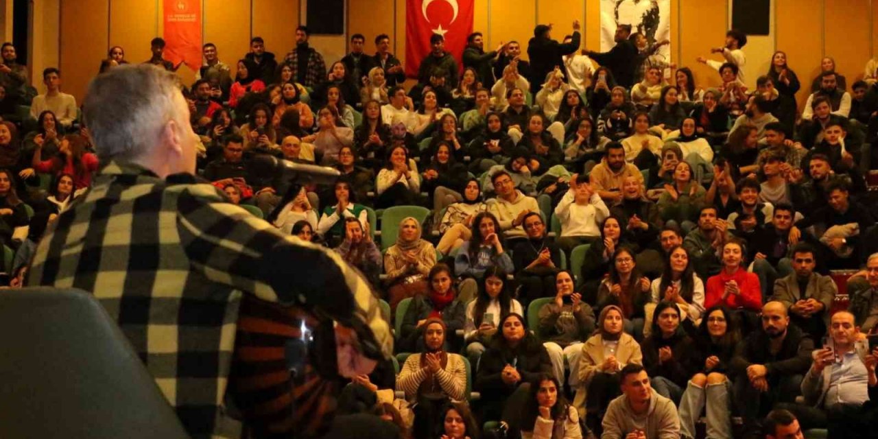 Metin Şentürk, Aydın’da gençlerle buluştu