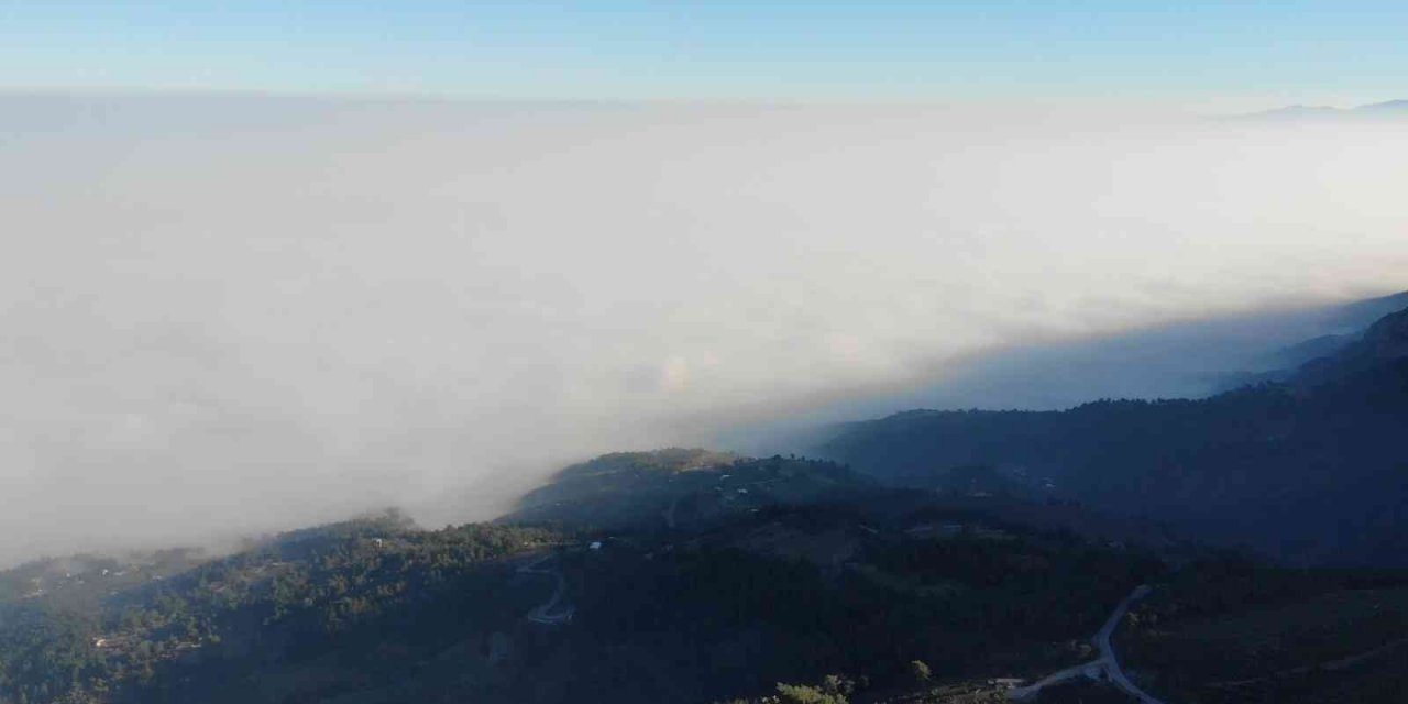 Manisa’yı etkisi altına alan sis havadan görüntülendi