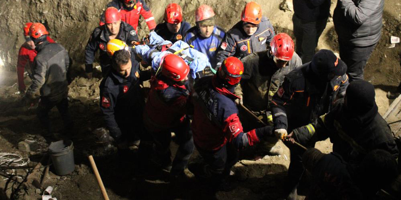 Kuyuya düşen baba-oğuldan acı haber: Cansız bedenlere kuyunun 20 metre derinliğinde 10 saat sonra ulaşıldı