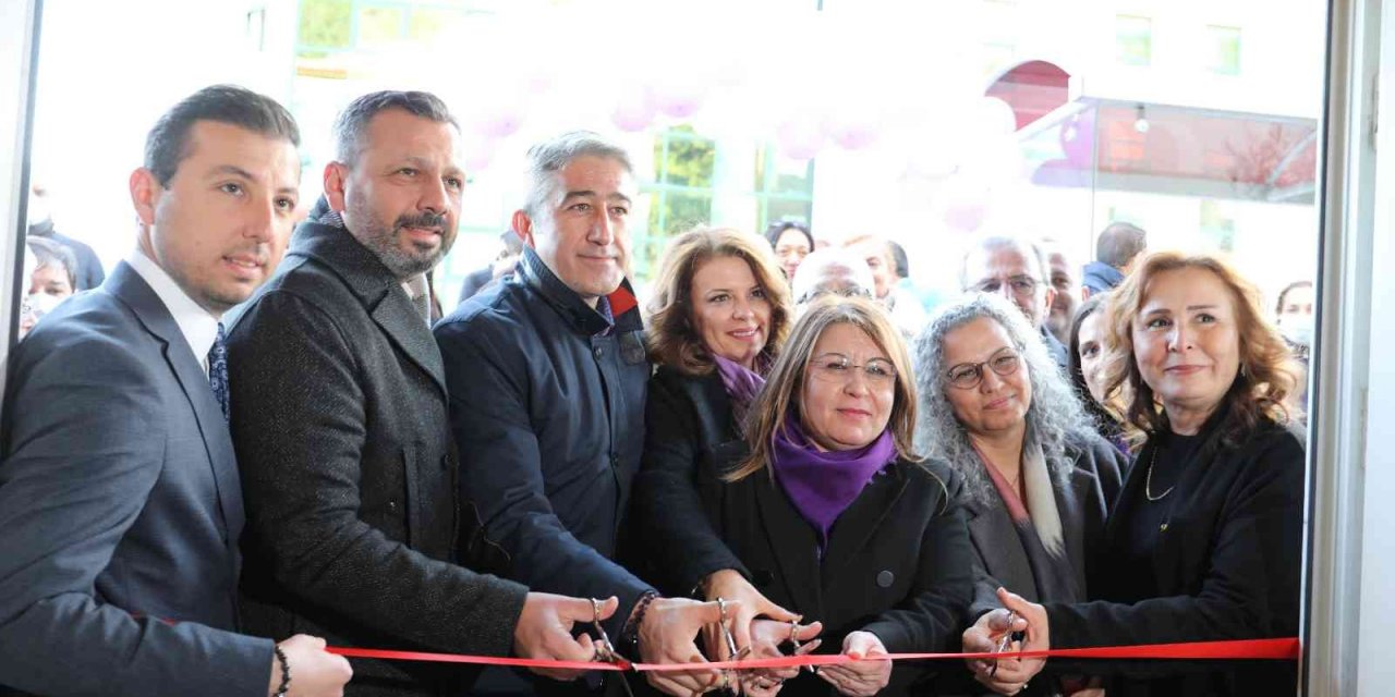 Marmaris’te Kadın Danışma Merkezi kadınlara destek oluyor