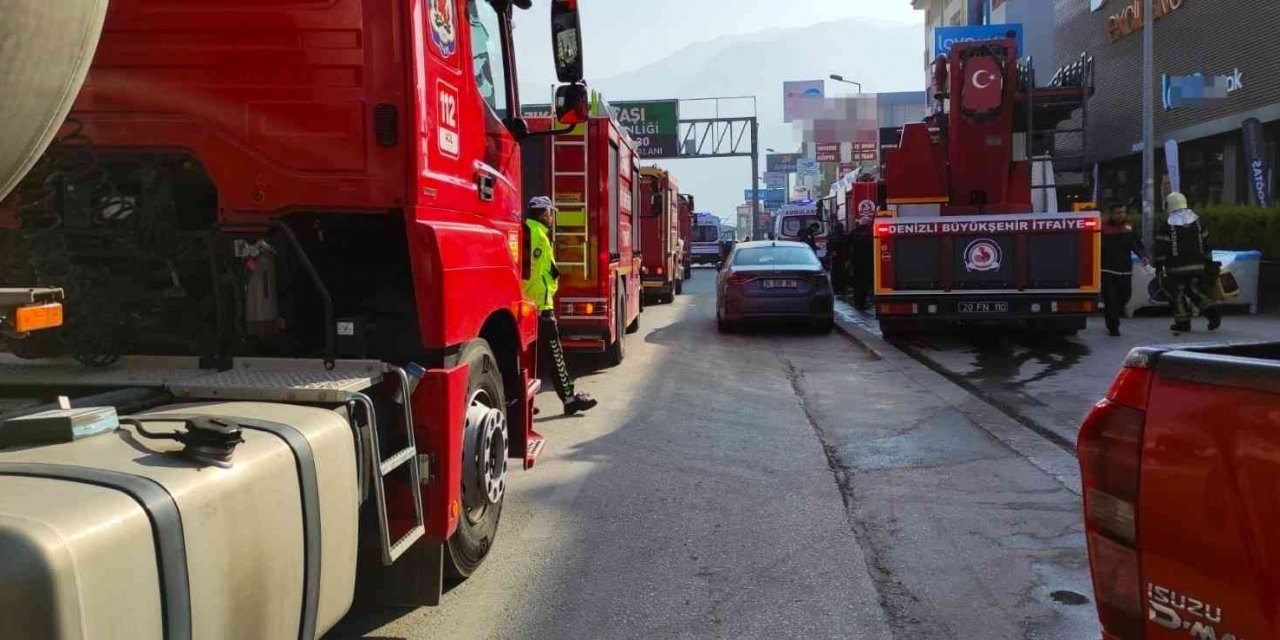 Mobilya dükkanında çıkan yangın büyümeden söndürüldü