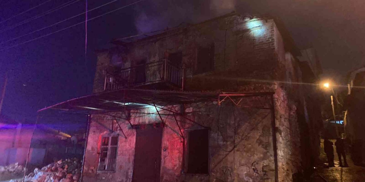 İzmir’de korkutan ev yangını