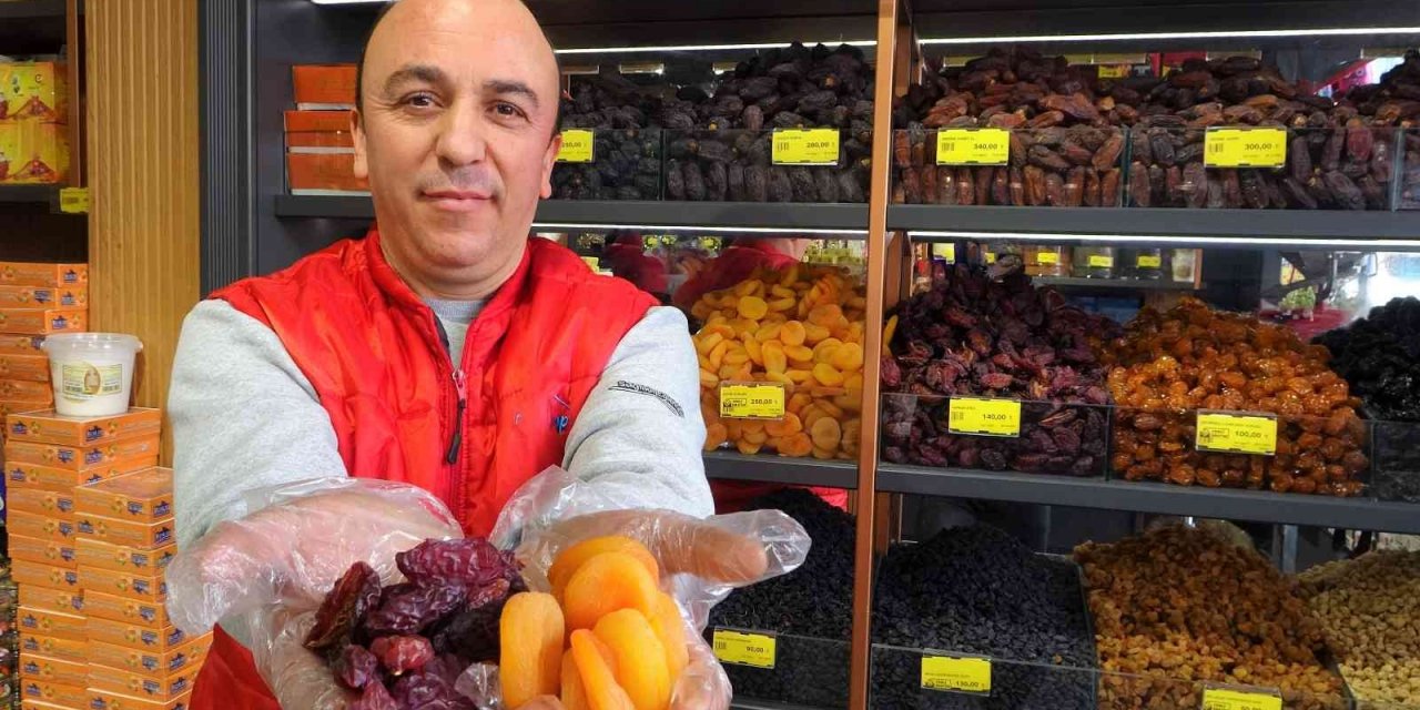 Havalar soğuyunca enerji ve sağlık deposu kuru meyvelere talep arttı