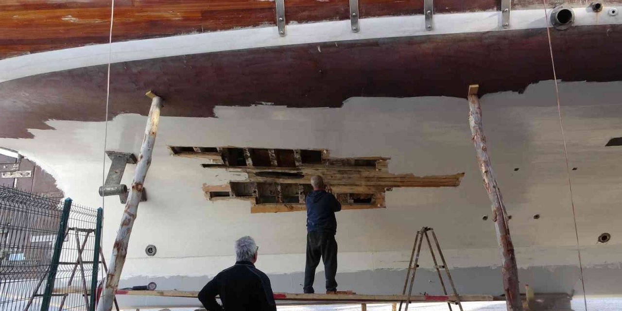 Marmaris’te, milyonluk yatlar ve tekneler bakıma alındı