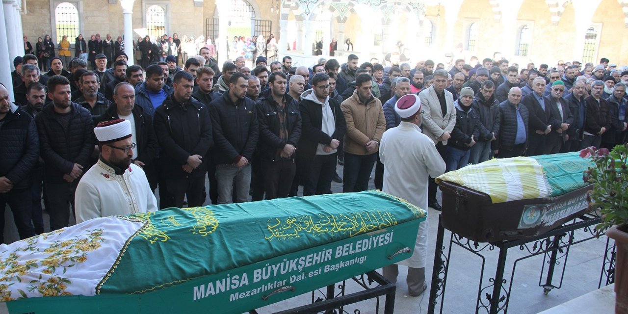 Elim kazada yaşamını yitiren abla-kardeş son yolculuğuna uğurlandı