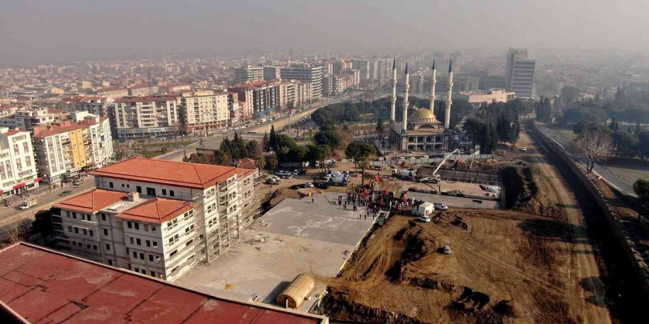 Yunusemre’nin ’Meydan Projesi’ne bir eser daha