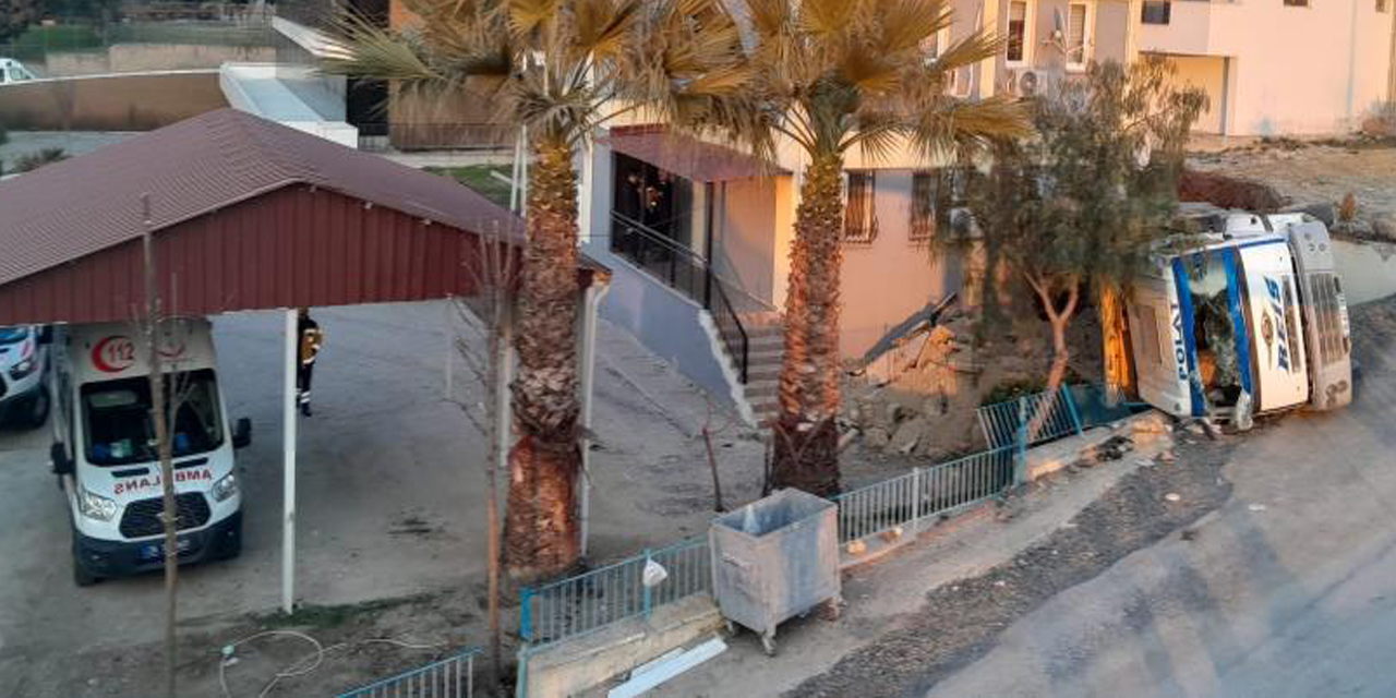 Freni boşalan kamyon 112 binasının duvarını yıktı