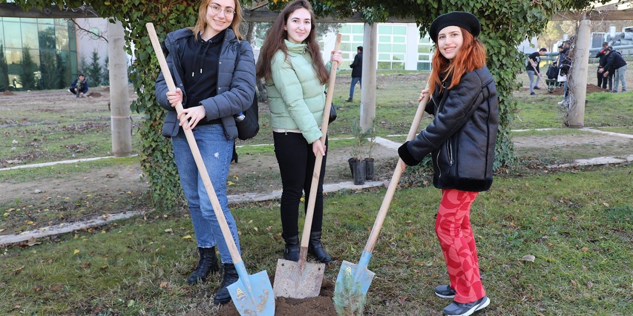 PAÜ’ye cumhuriyetin 100. yılında 100 fidan dikildi