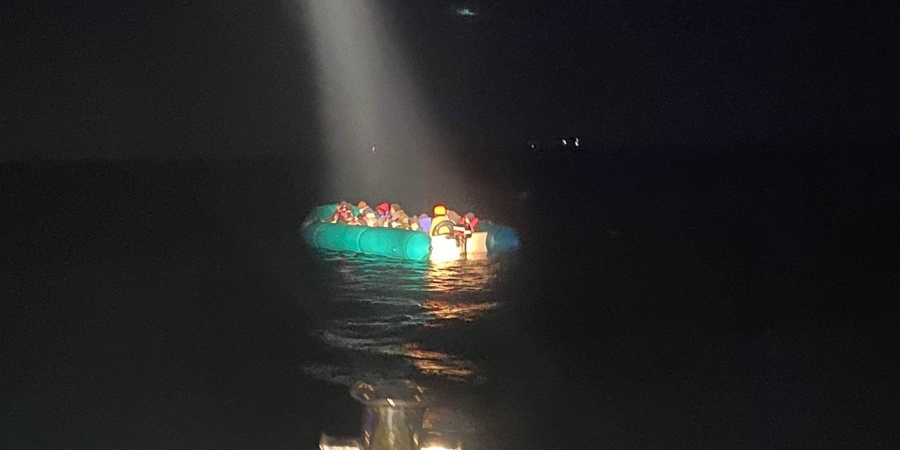 İzmir’de 29 düzensiz göçmen kurtarıldı