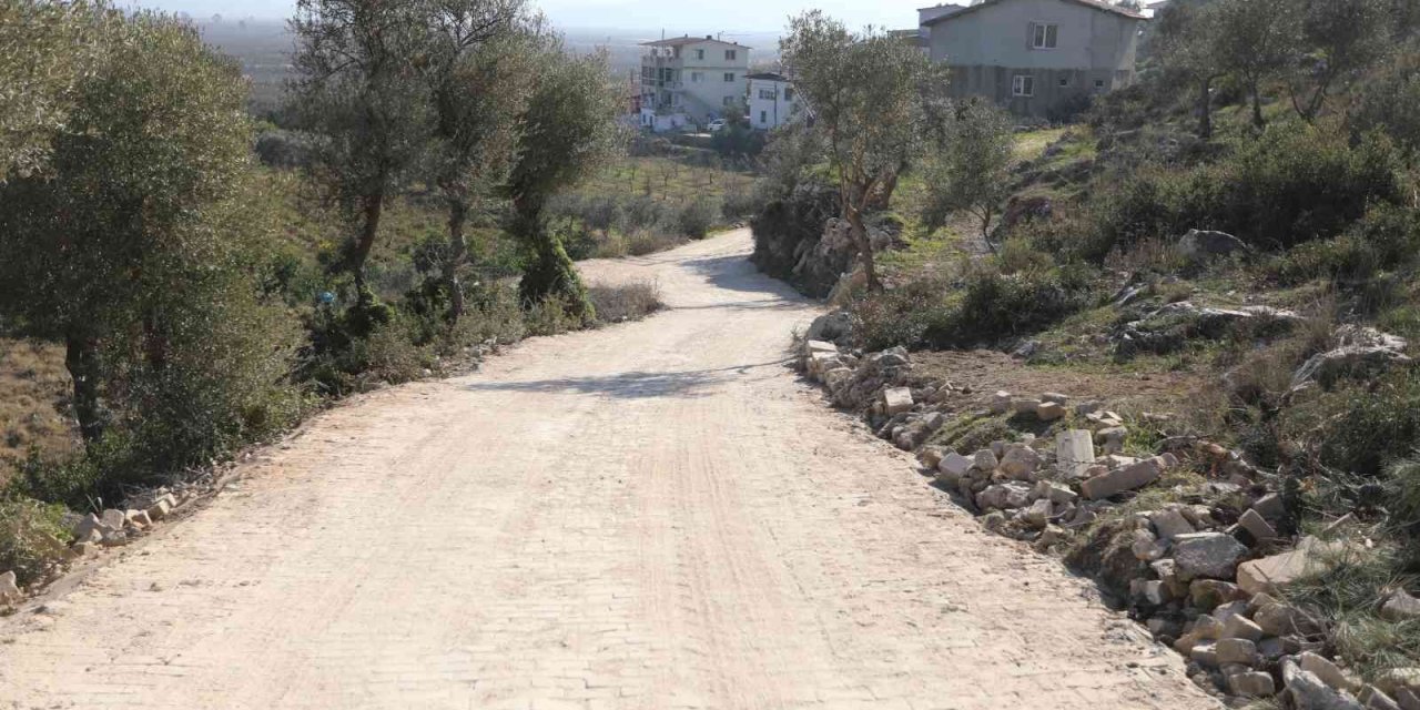 Selçuk’ta tarımsal arazi yolları yenileniyor