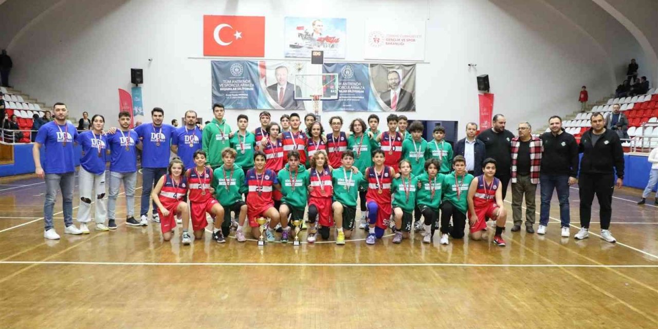 Basketbol U14 Erkekler İl Birinciliği müsabakaları sona erdi