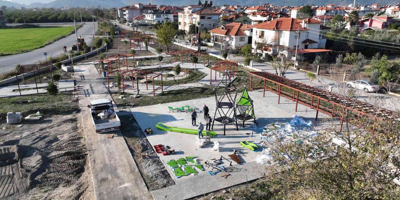 Ortaca’daki üç parkta çocuk oyun grubu montajları tamamlandı