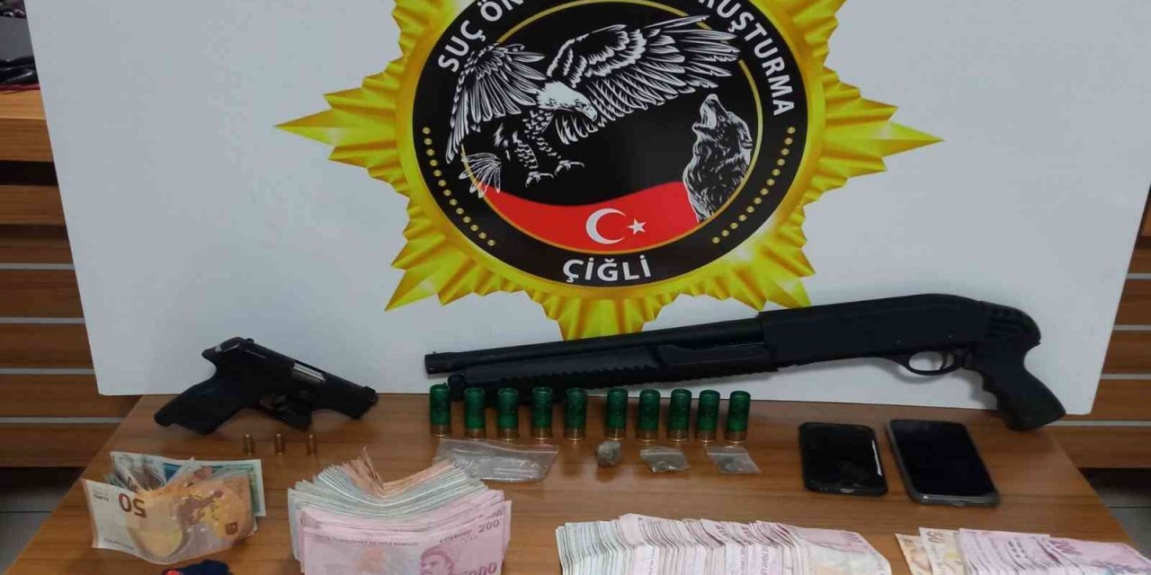 İzmir’de uyuşturucu tacirinin evinden çıkan para şok etti