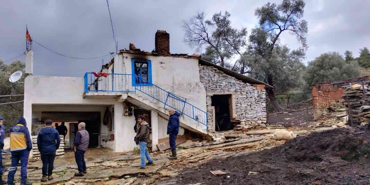 Soba kovasından çıkan yangında ev zarar gördü