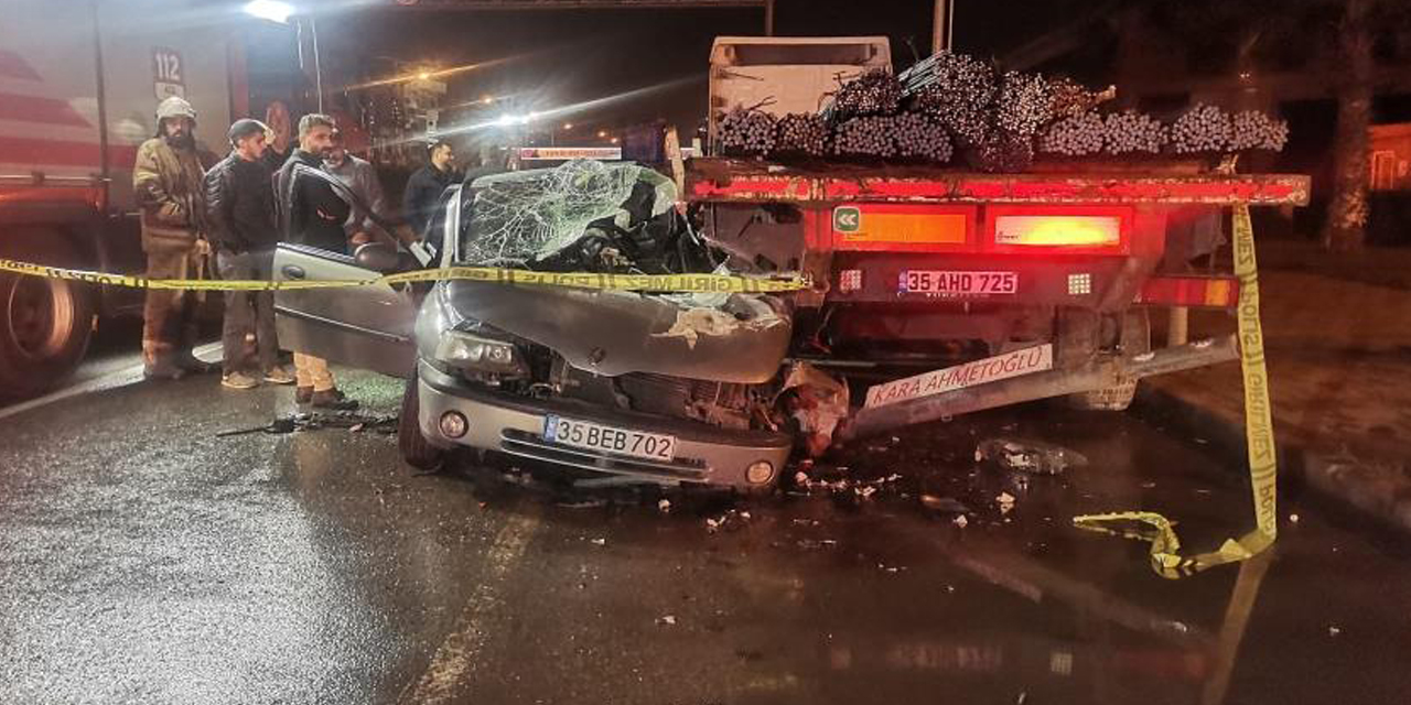 Tıra çarpan otomobil hurdaya döndü: 1 ölü