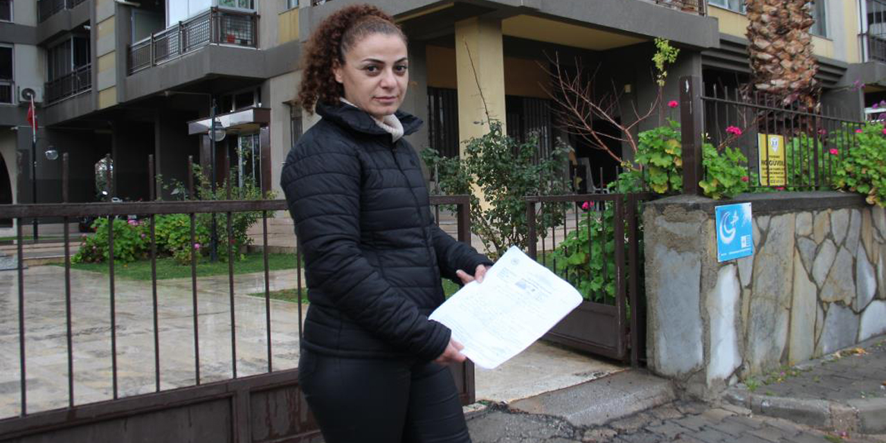 Apartman yöneticisi kadına çöp dayağı kamerada