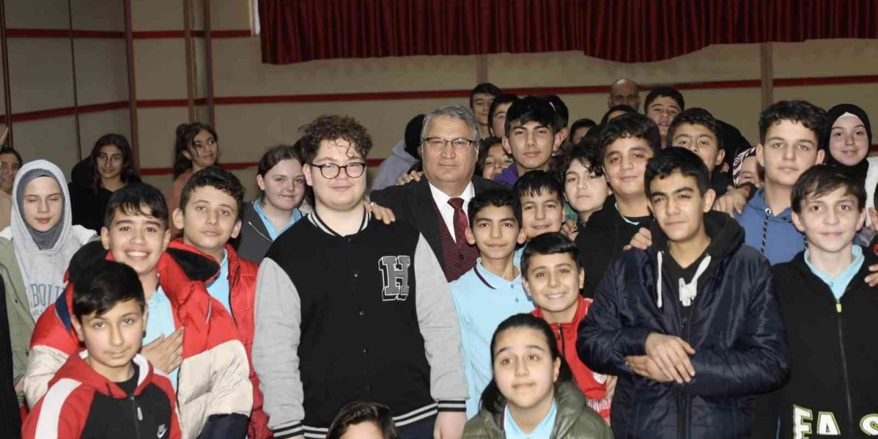 Başkan Çerçi Ahmet Yesevili öğrencilerle buluştu