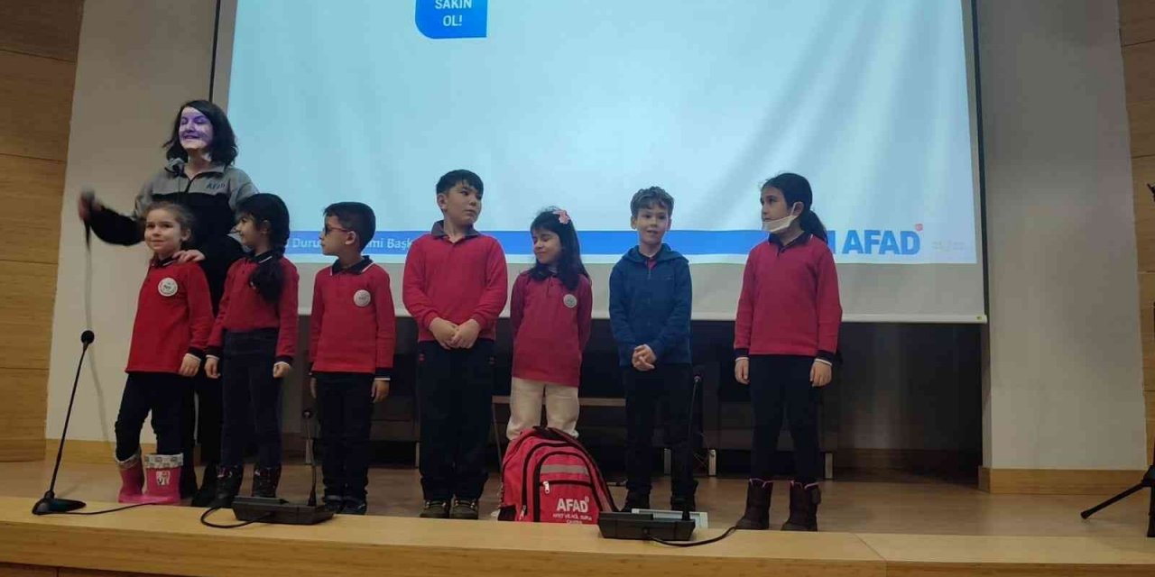 AFAD deprem eğitimlerine devam ediyor