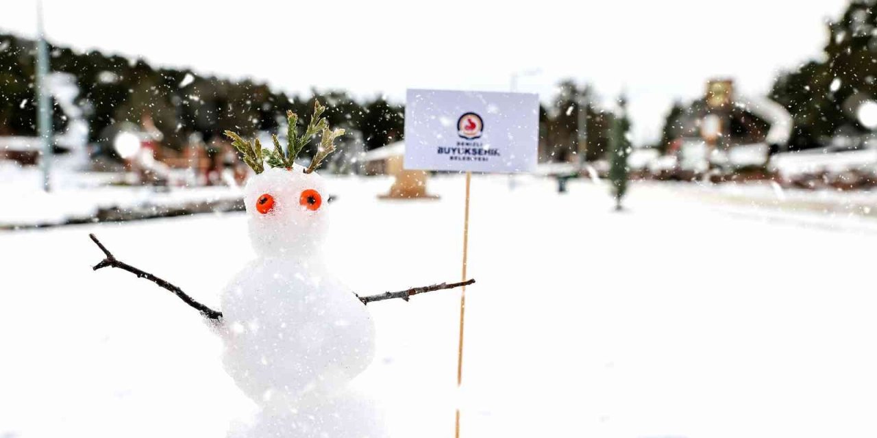 Teleferik beyaza büründü, kayak merkezinde kar kalınlığı 1 metreyi aştı