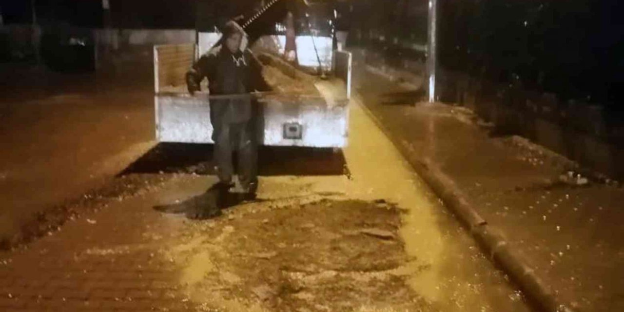 Yoğun yağışta Belediye ekiplerinden anında müdahale