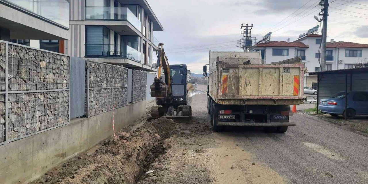 Ortaca’da yol bakım-onarım çalışması devam ediyor