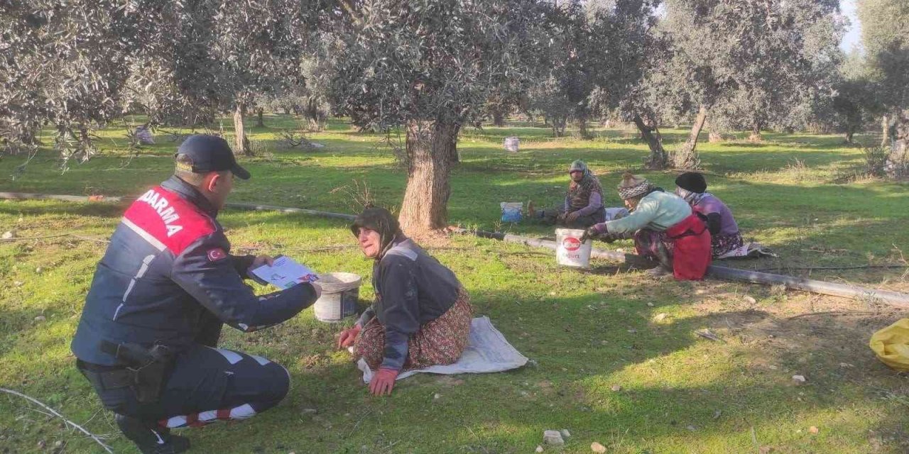 Jandarma ekipleri vatandaşları bilgilendirmeye devam ediyor