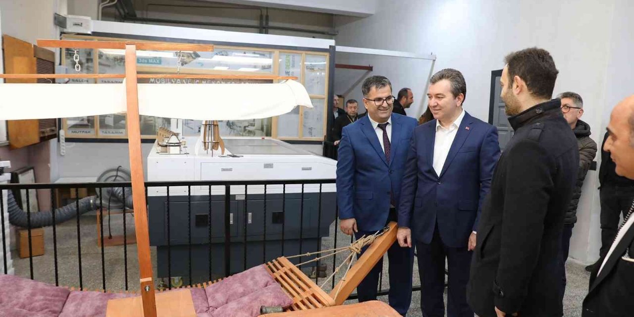 Bergama’nın parklarını öğrencilerin yaptığı banklar süsleyecek