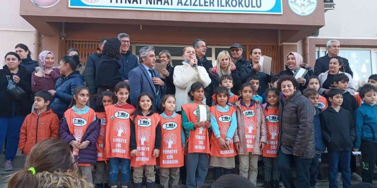 Aydın’da öğrenci velilerinden anlamlı fidan bağışı