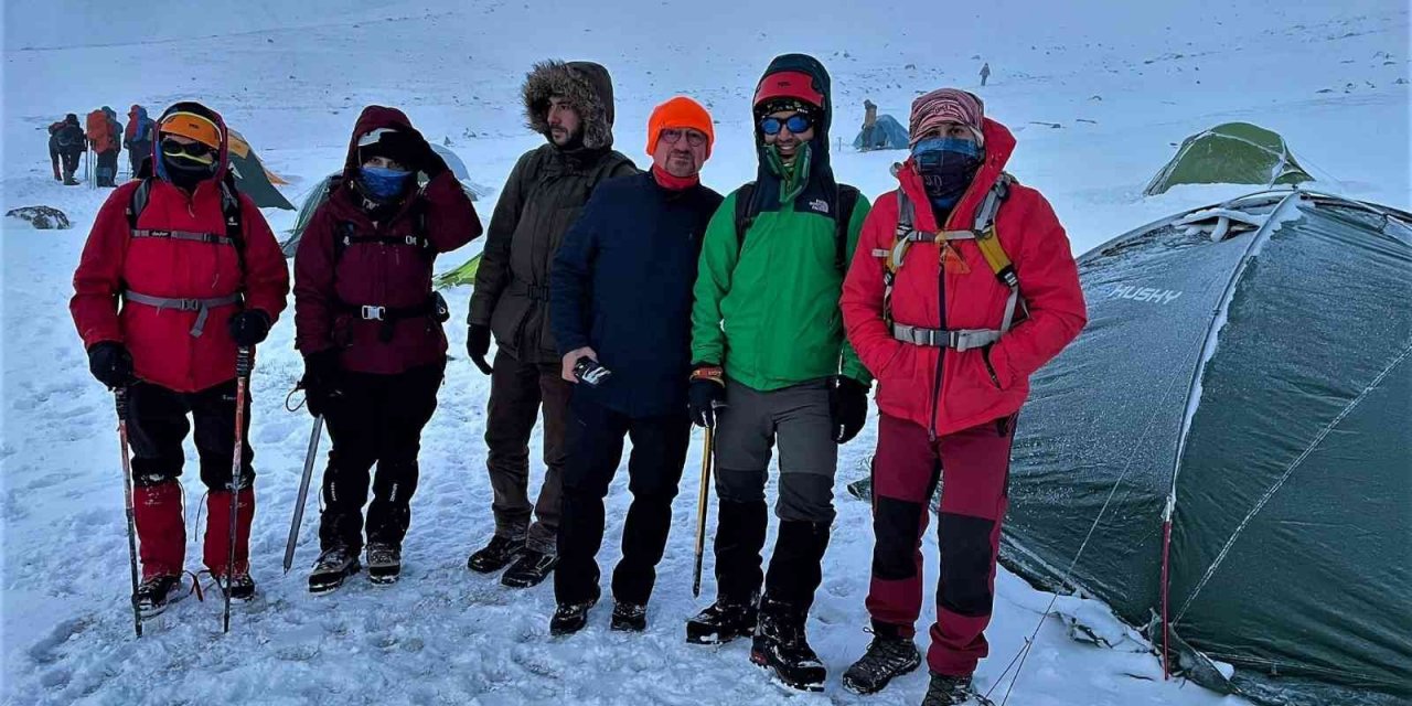 Aydınlı dağcı Sarıkamış şehitleri için tırmandı