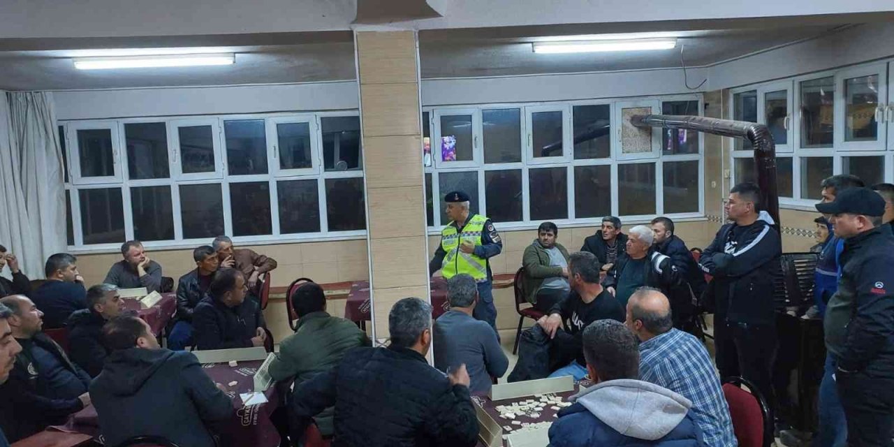 Jandarmanın traktör sürücülerine eğitimi devam ediyor