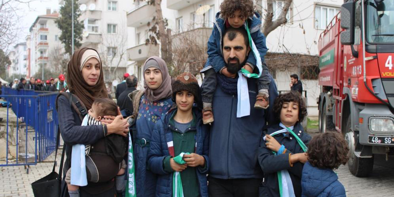 Cumhurbaşkanını görmek için 6 çocuğuyla Fransa’dan geldi