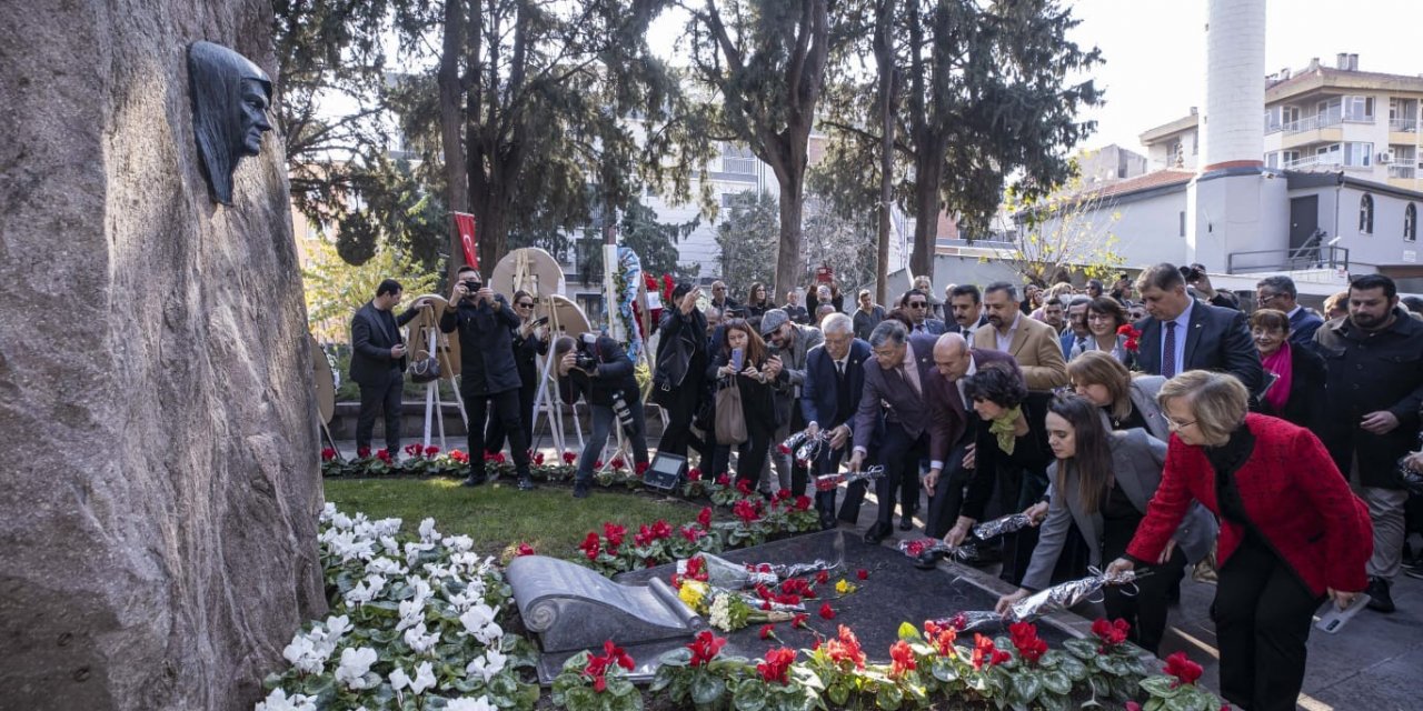 Zübeyde Hanım ölümünün 100. yıl dönümünde kabri başında anıldı