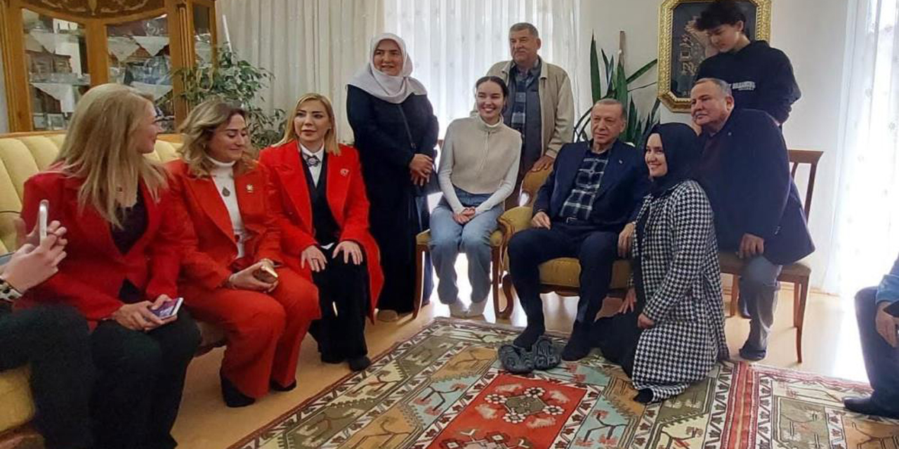 Üniversite öğrencisi Ayşegül’ün davetine icabet eden Erdoğan, Soğancı Ailesi’nin konuğu oldu
