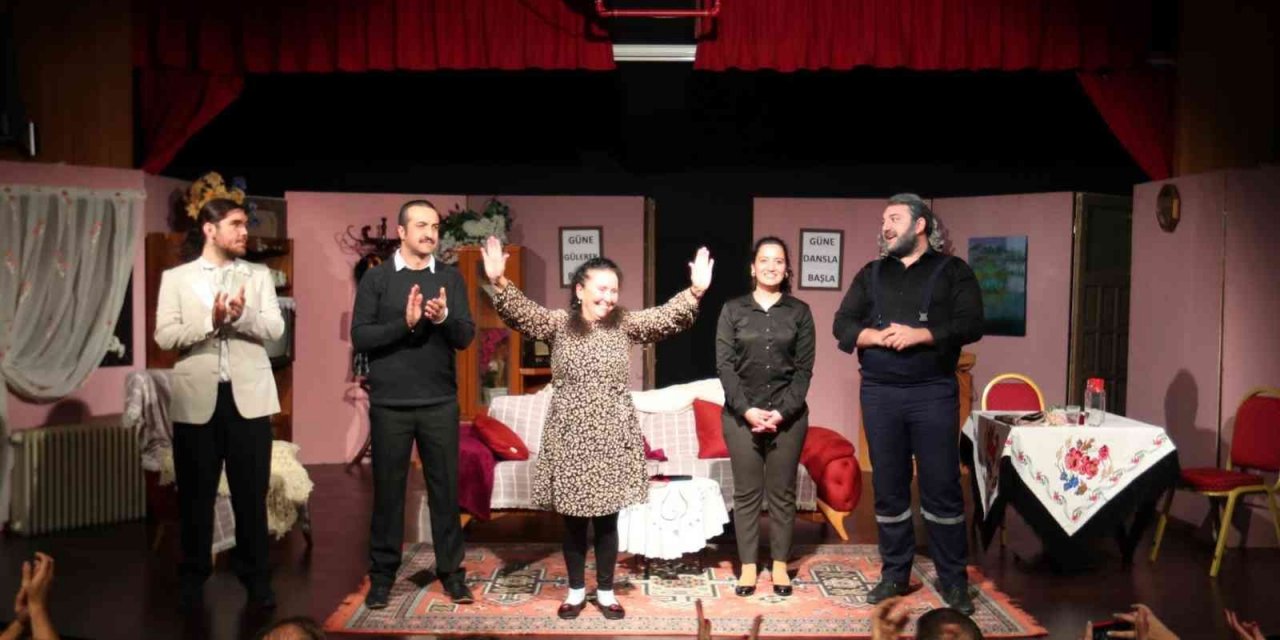 Merkezefendi kent tiyatrosuna büyük ilgi