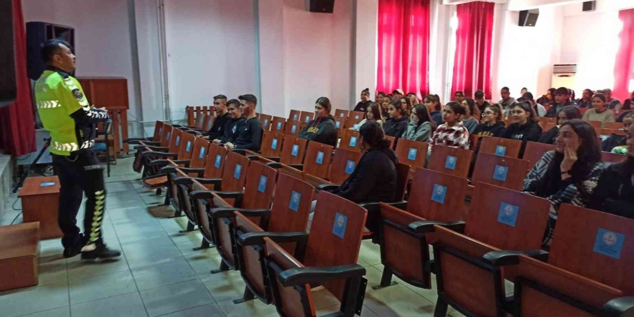 Köyceğiz’deki okullarda trafik eğitimleri devam ediyor