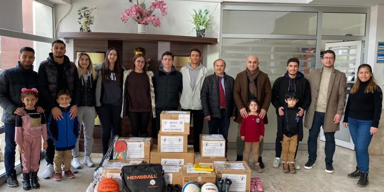 PAÜ öğrencileri minik yüreklere dokunmaya devam ediyor