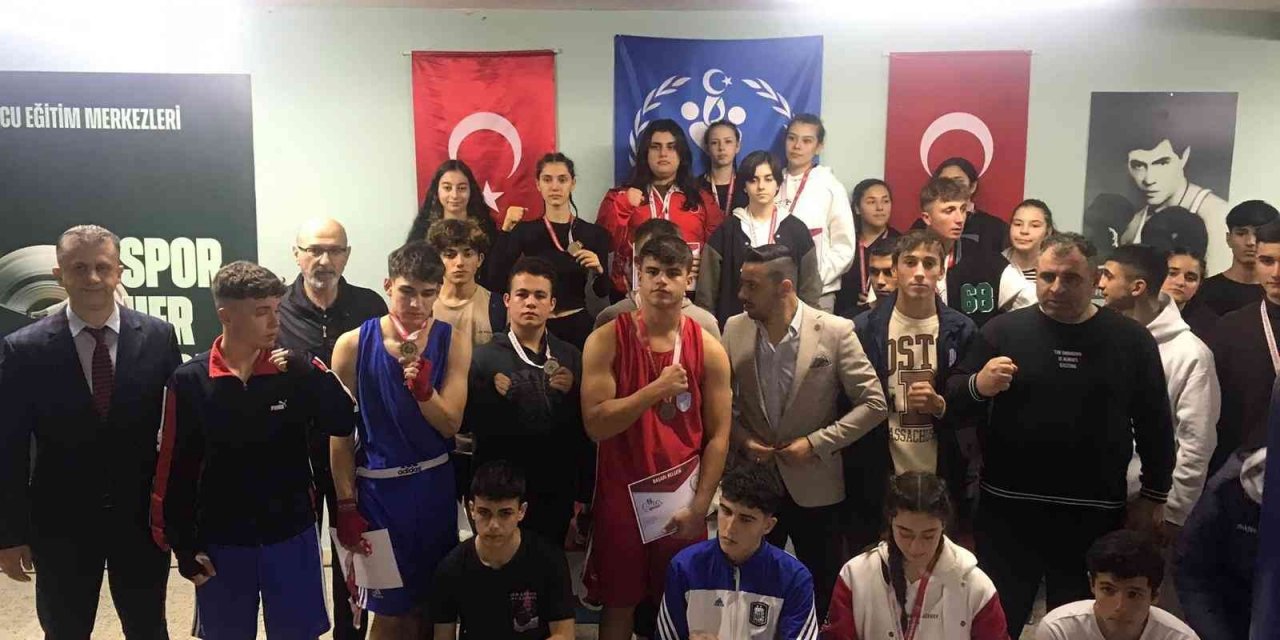 Didimli boksörler Aydın’dan madalyaları topladı