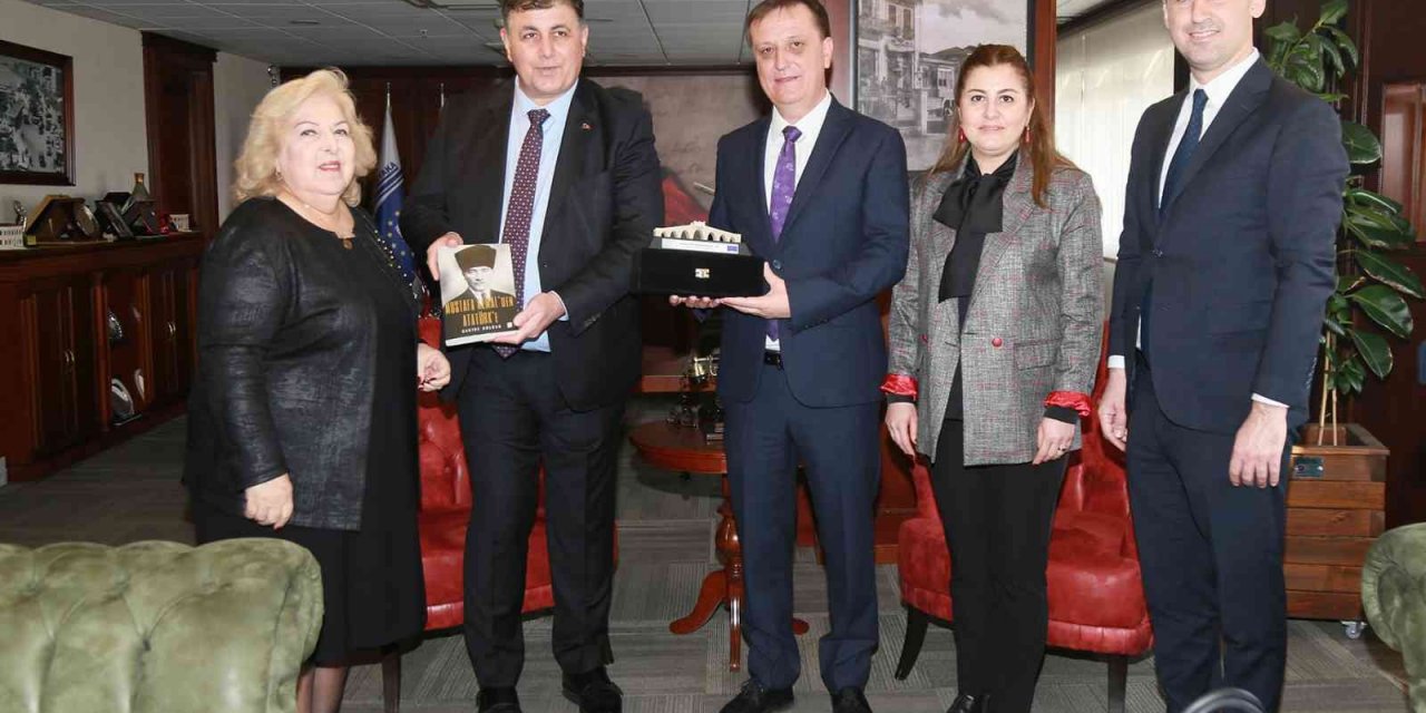 Büyükçekmeceli Kadınlar Zübeyde Hanım’ı mezarı başında andı