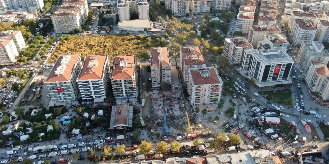 Depremde 36 kişiye mezar olan apartmanın davasında yeni gelişme: Kamu görevlileri de ağır cezada yargılanacak