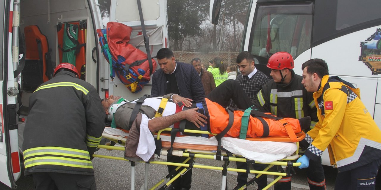 Kazaya müdahale edenlere kamyonet çarptı: 1 ölü, 1’i polis 3 yaralı