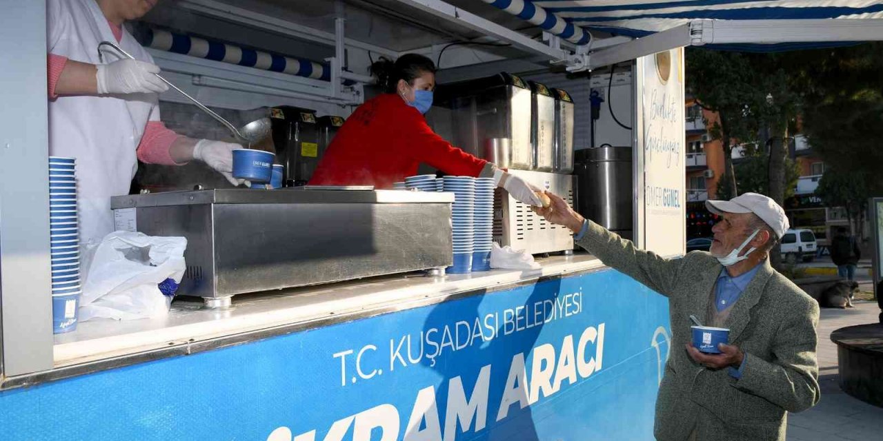 Kuşadası Belediyesi’nden içleri ısıtan ikram