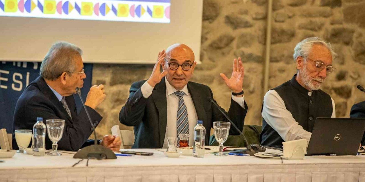 Yıkılan belediye binası için karar toplantısı