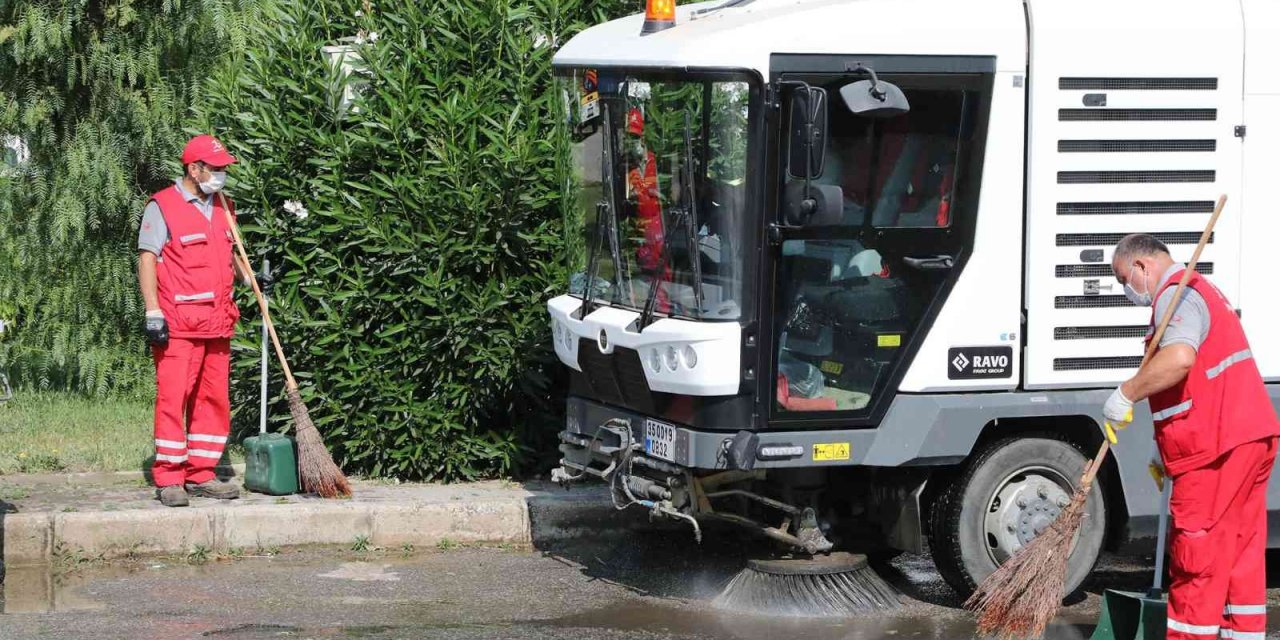 Bayraklı’da yüzlerce ton evsel atık toplanıyor