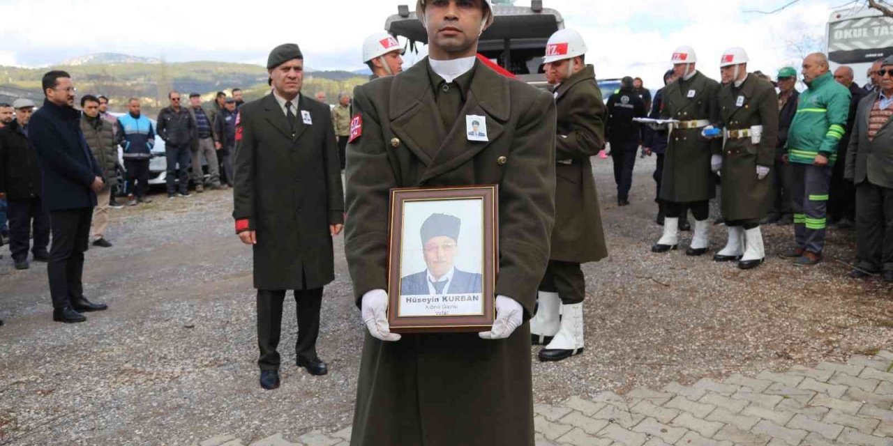 Çamelili Kıbrıs Gazisi son yolculuğuna askeri törenle uğurlandı