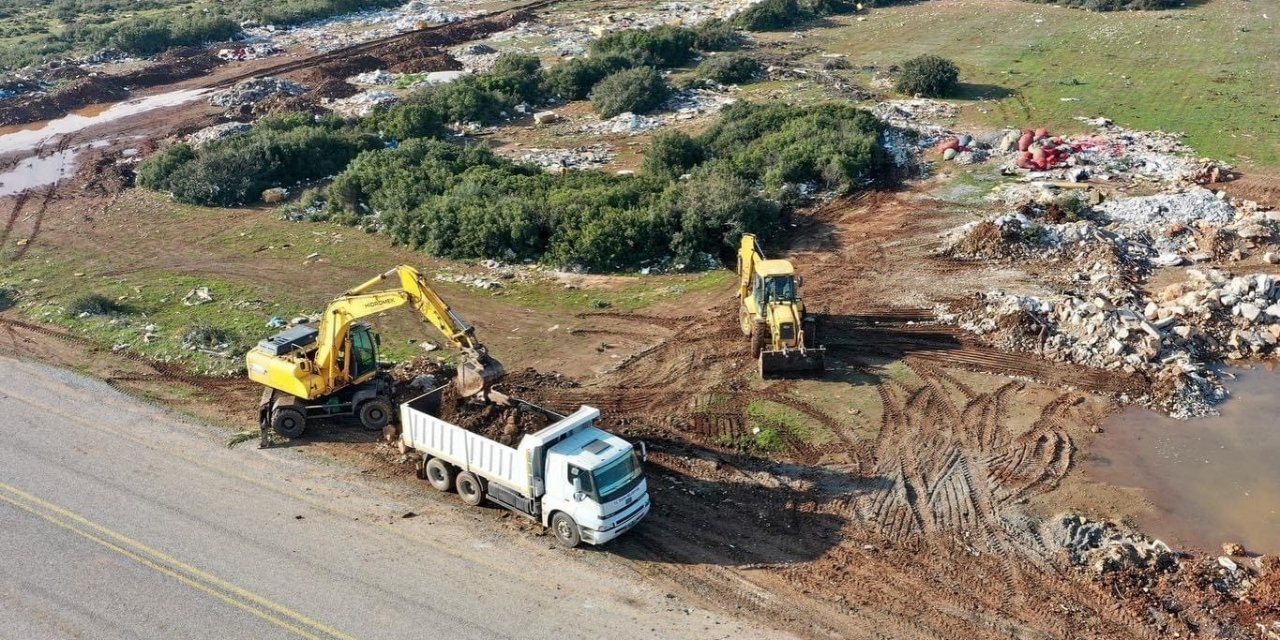 Didim’de moloz temizleme çalışması yapıldı