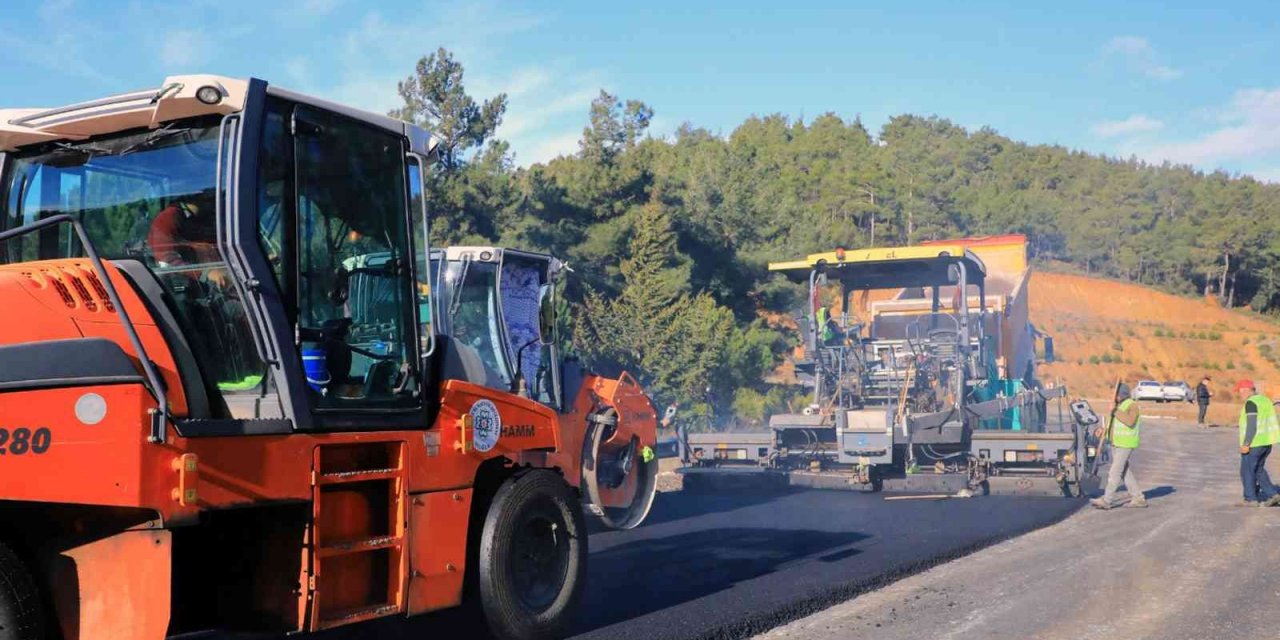 Kavaklıdere’de yol çalışmaları tamamlanıyor